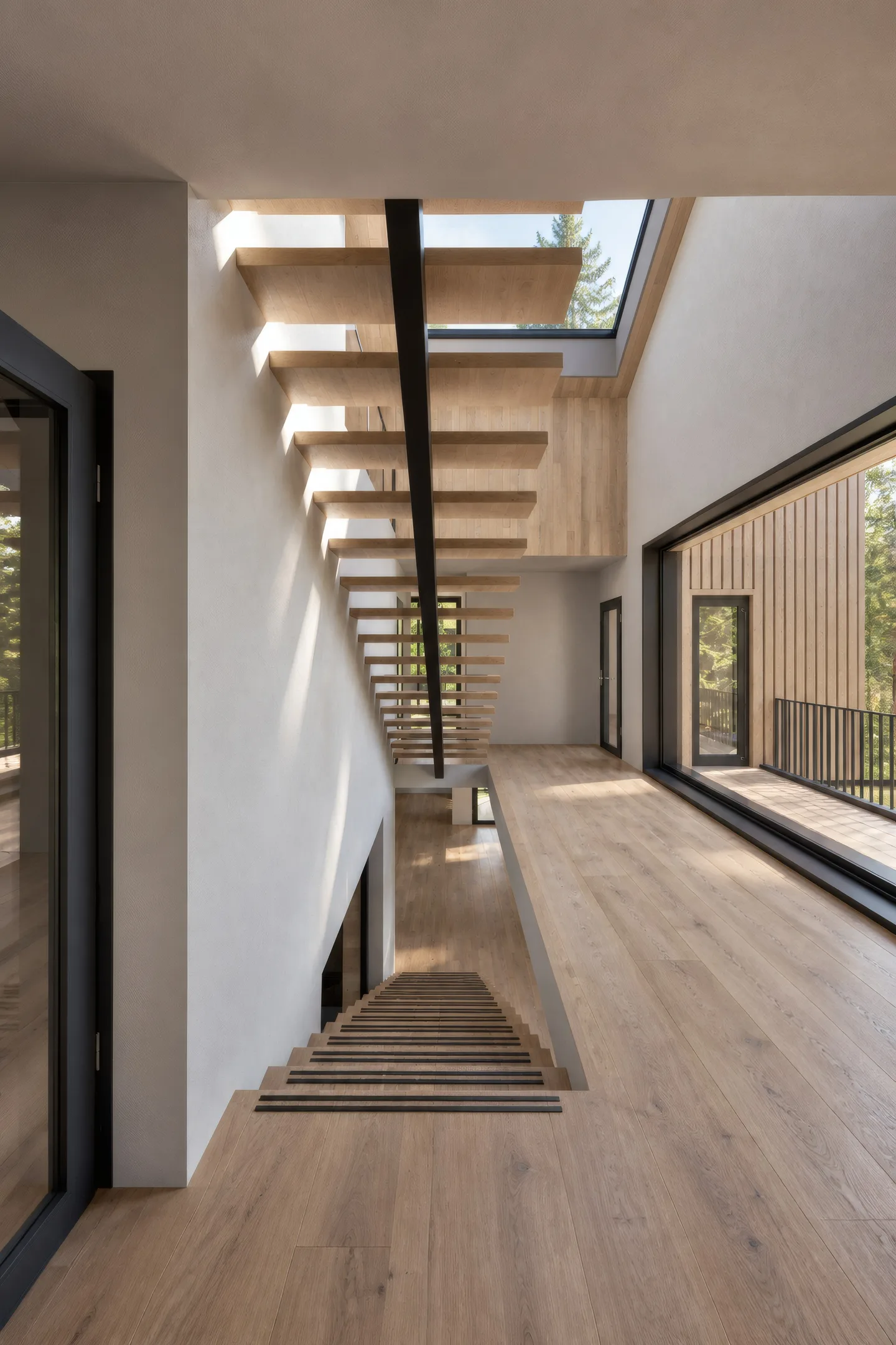 Freitragende Treppe im Gegenlicht
